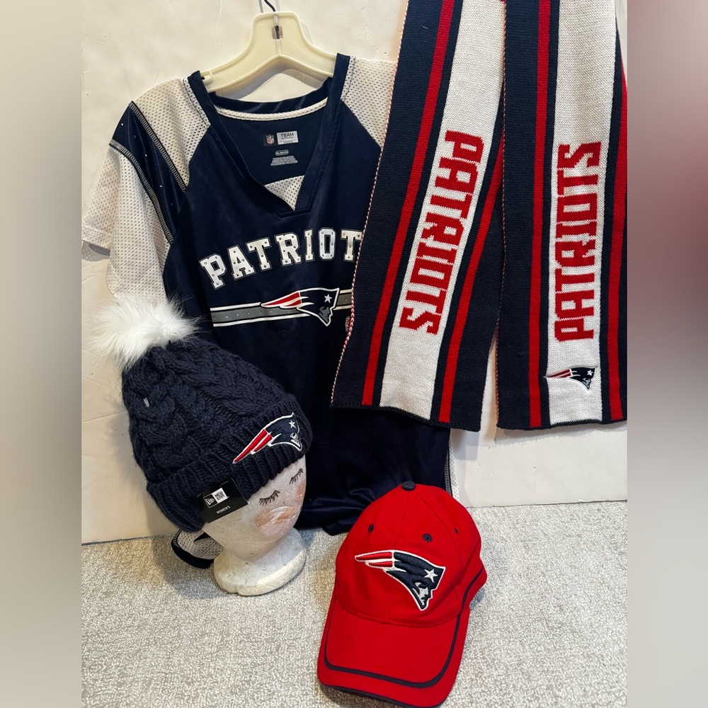 NFL Patriots Navy and White Fan Gear Set  shirt, 2 NEW Hats and scarf